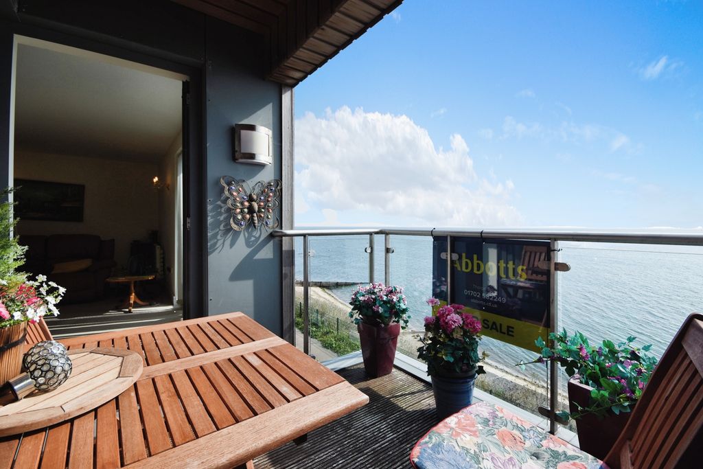 Property photo 3 of 21 Balcony