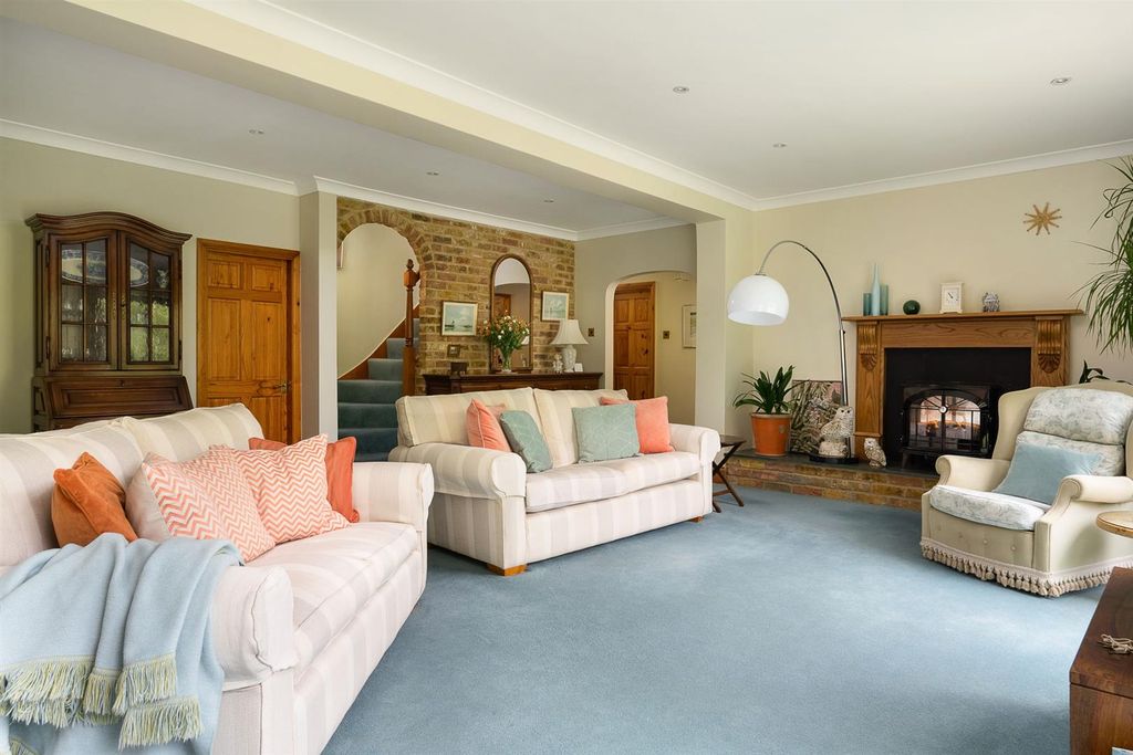 Property photo 2 of 30 Sitting Room