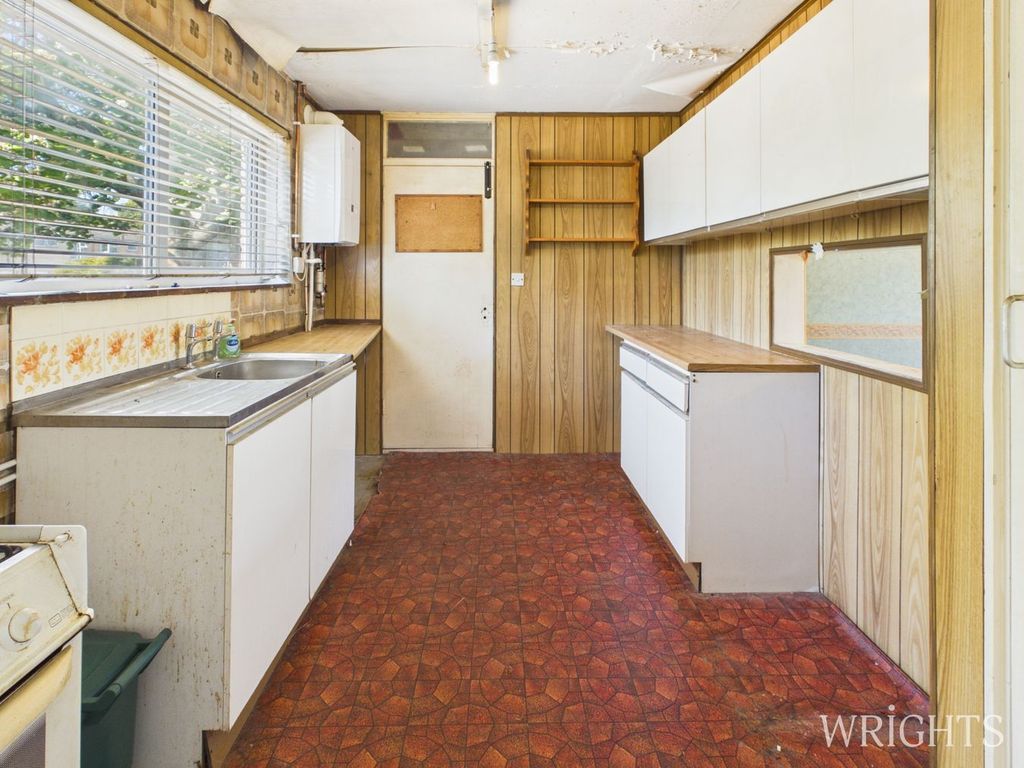 Property photo 3 of 16 Kitchen