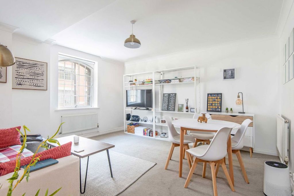 Property photo 2 of 7