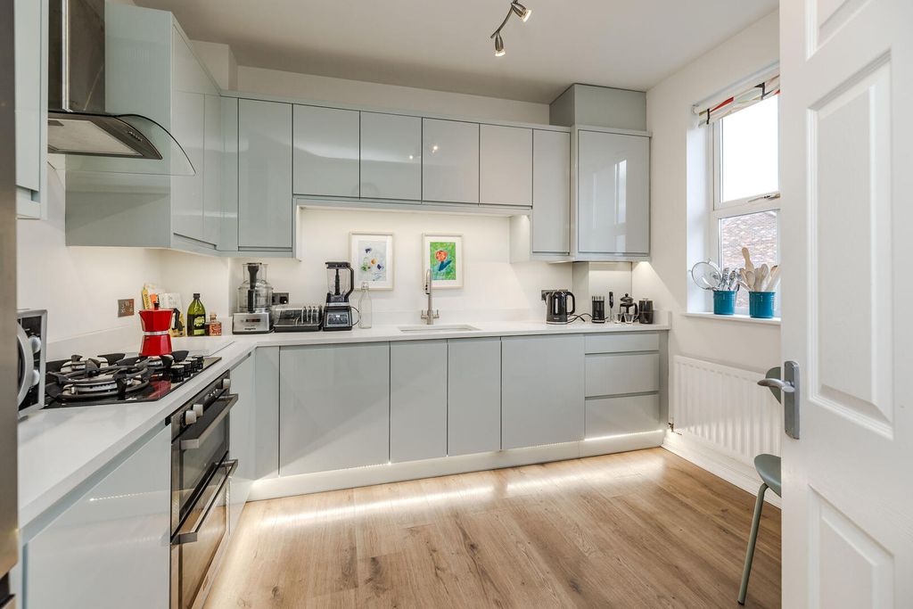 Property photo 3 of 32 Kitchen