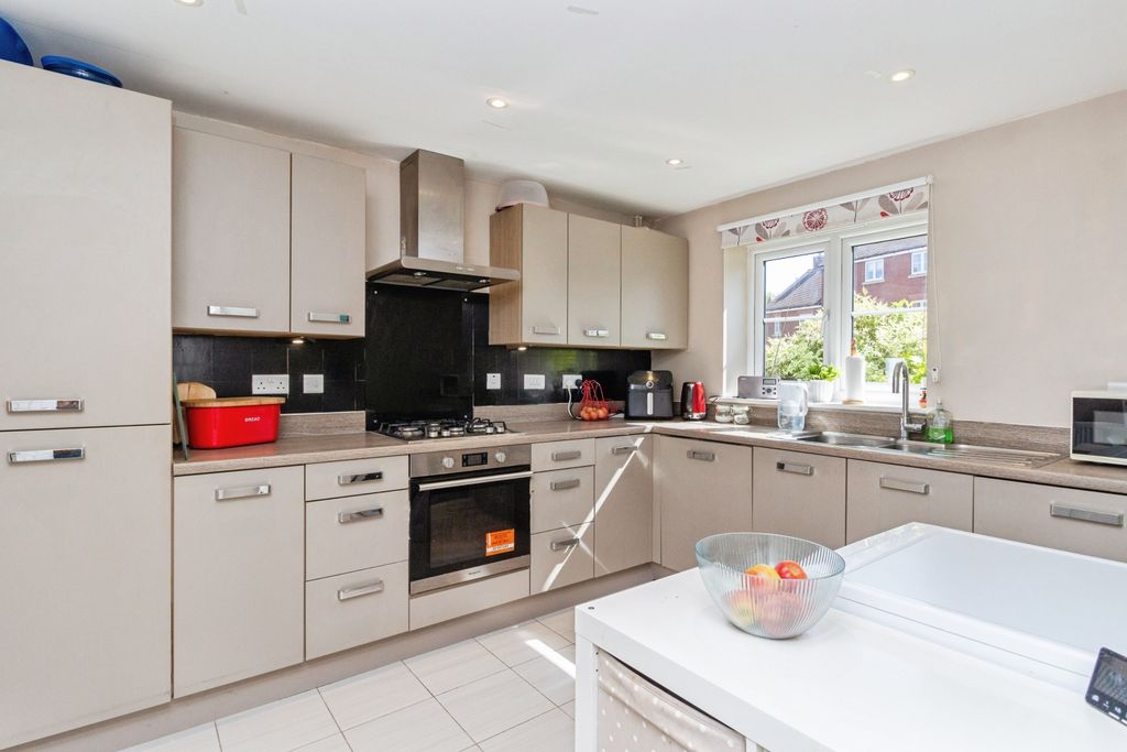 Property photo 3 of 15 Kitchen