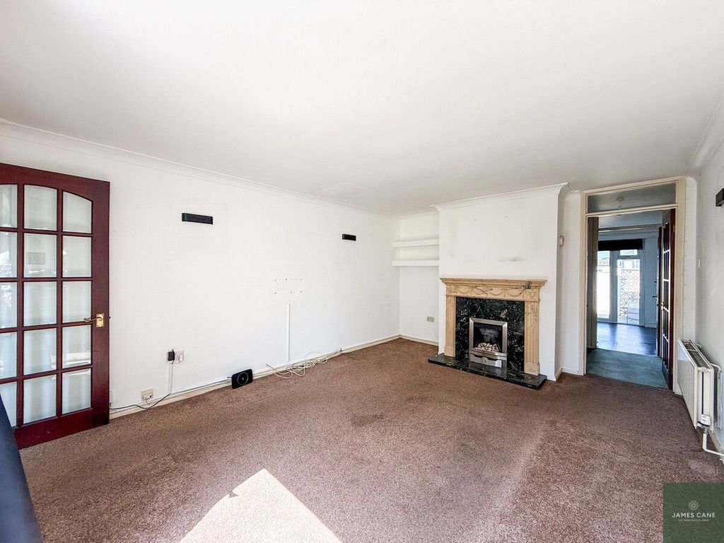 Property photo 3 of 19