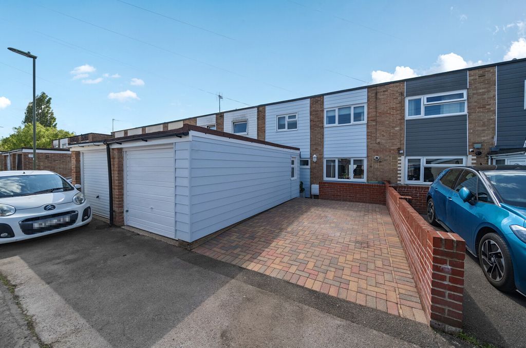 Property photo 1 of 13 1454180-25-69F0B9...