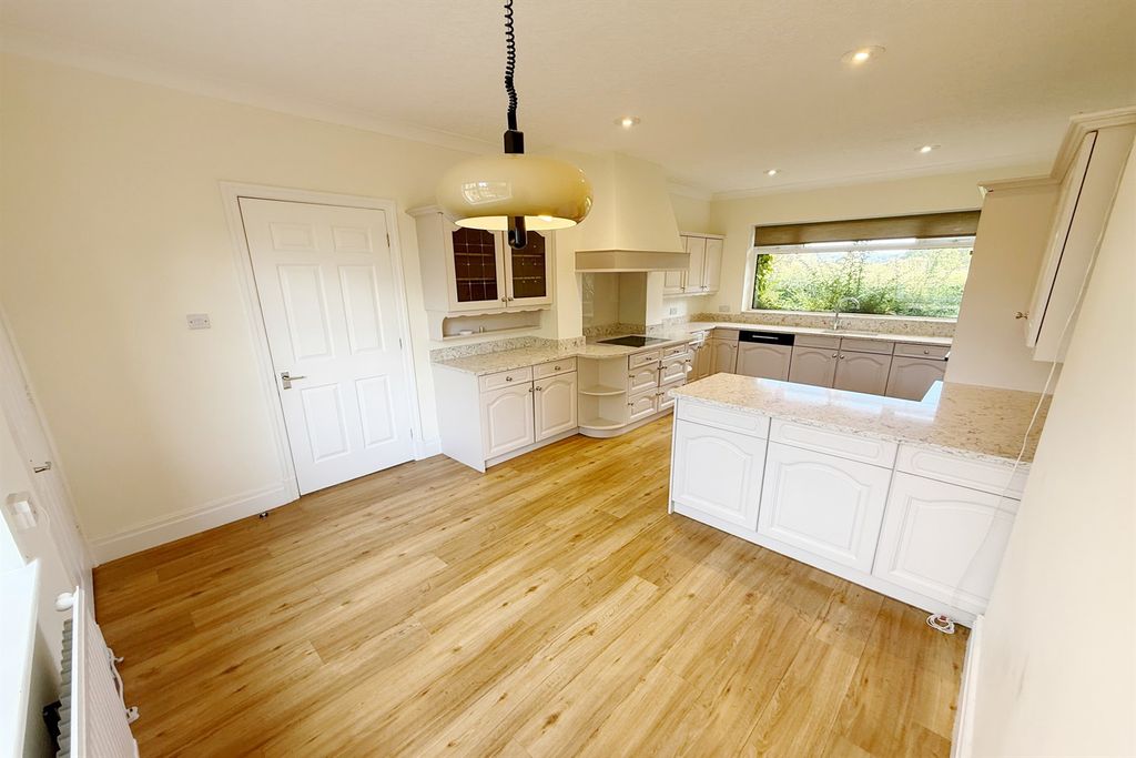 Property photo 2 of 26 Kitchen Breakfast Room