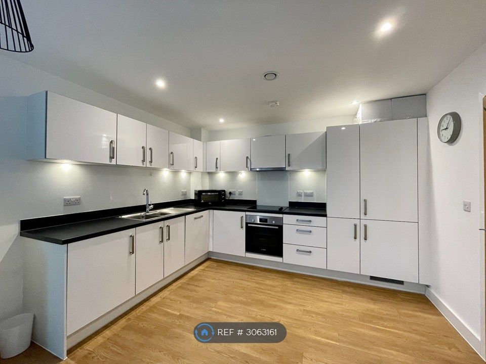 Property photo 3 of 10 Kitchen