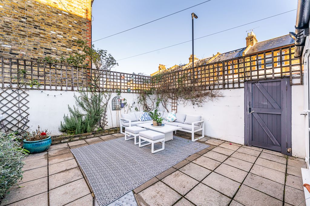 Property photo 3 of 41