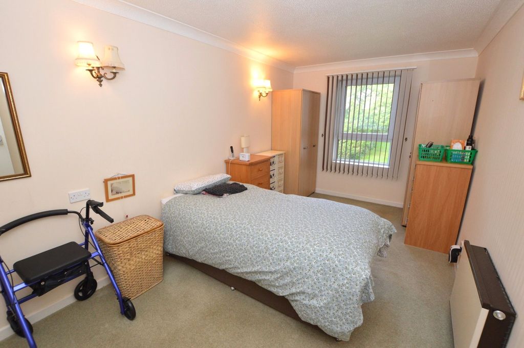 Property photo 2 of 10 Bedroom