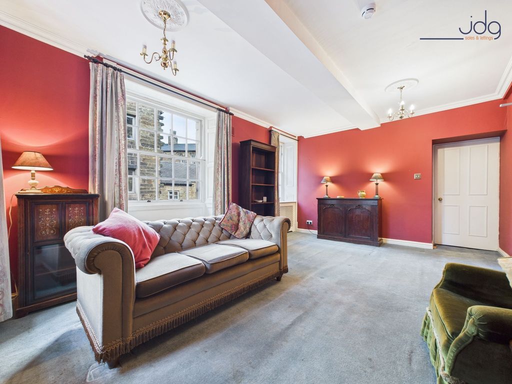 Property photo 3 of 14 Lounge