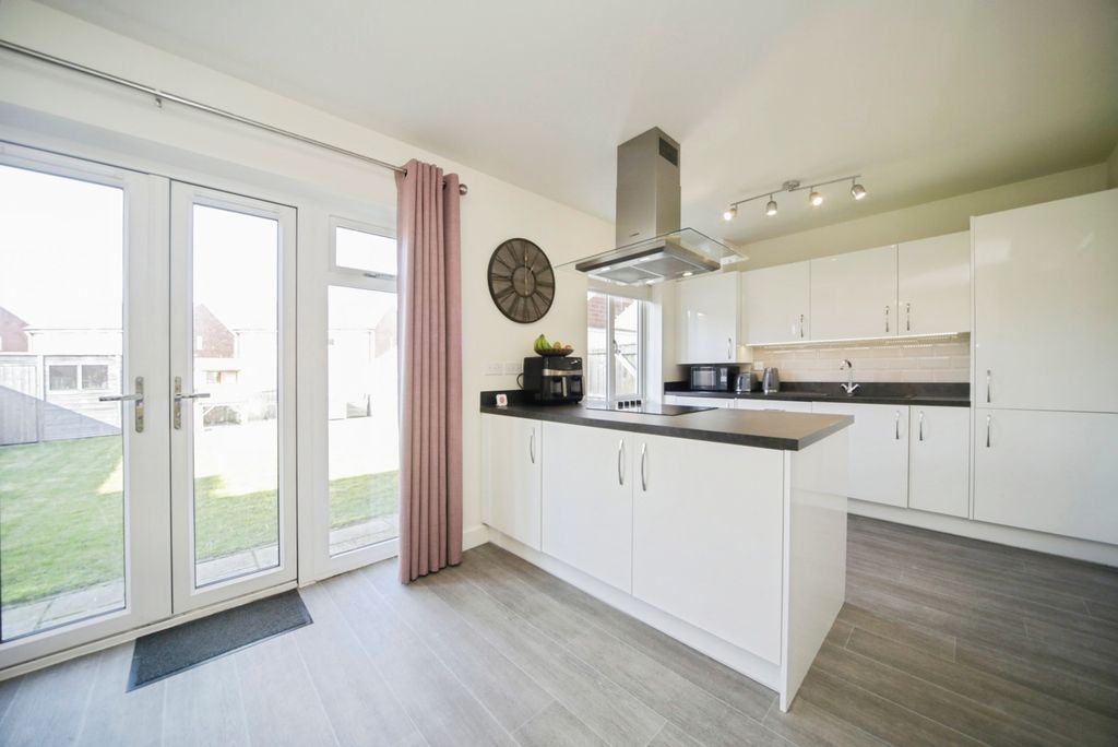 Property photo 3 of 19 Pbox-Img.Jpg