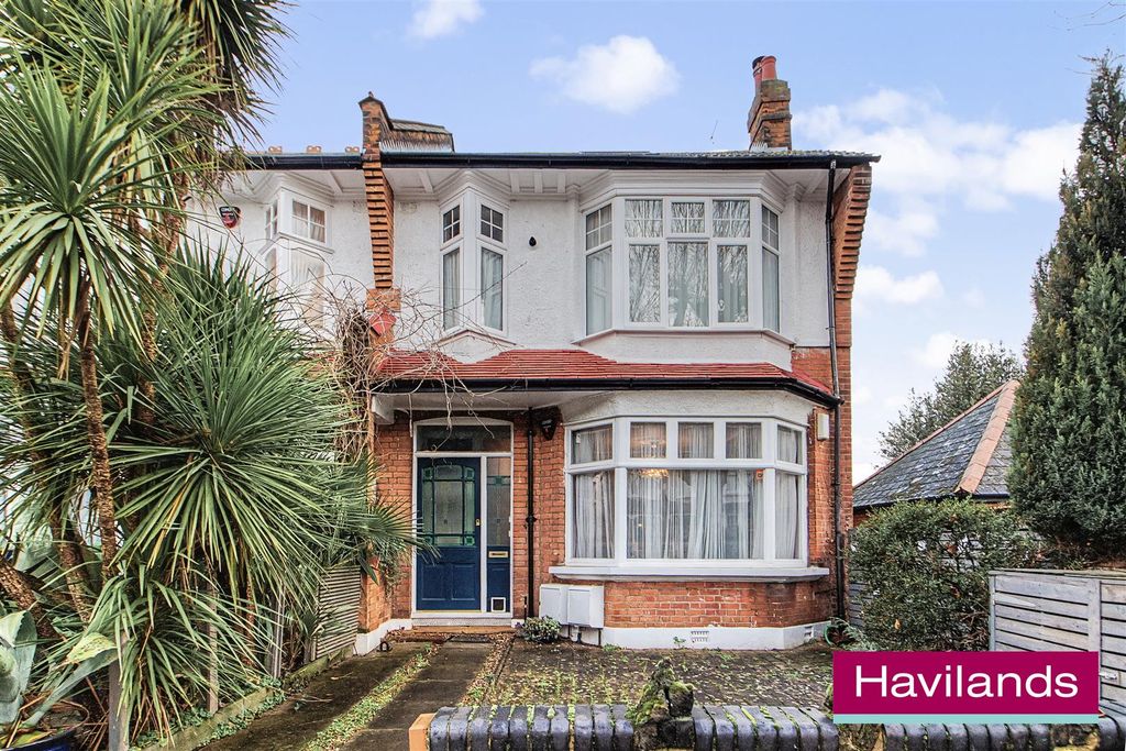 Property photo 1 of 12 Oakfield Road N14 6Lu-3.Jpg