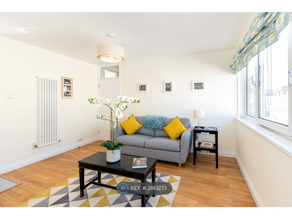 Property photo 1 of 19 Sitting Room