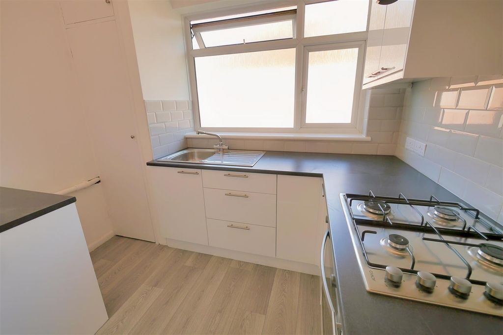 Property photo 3 of 7 Kitchen