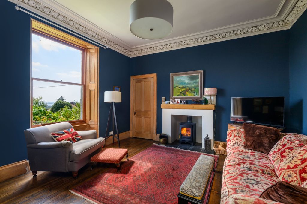 Property photo 2 of 33 Sitting Room