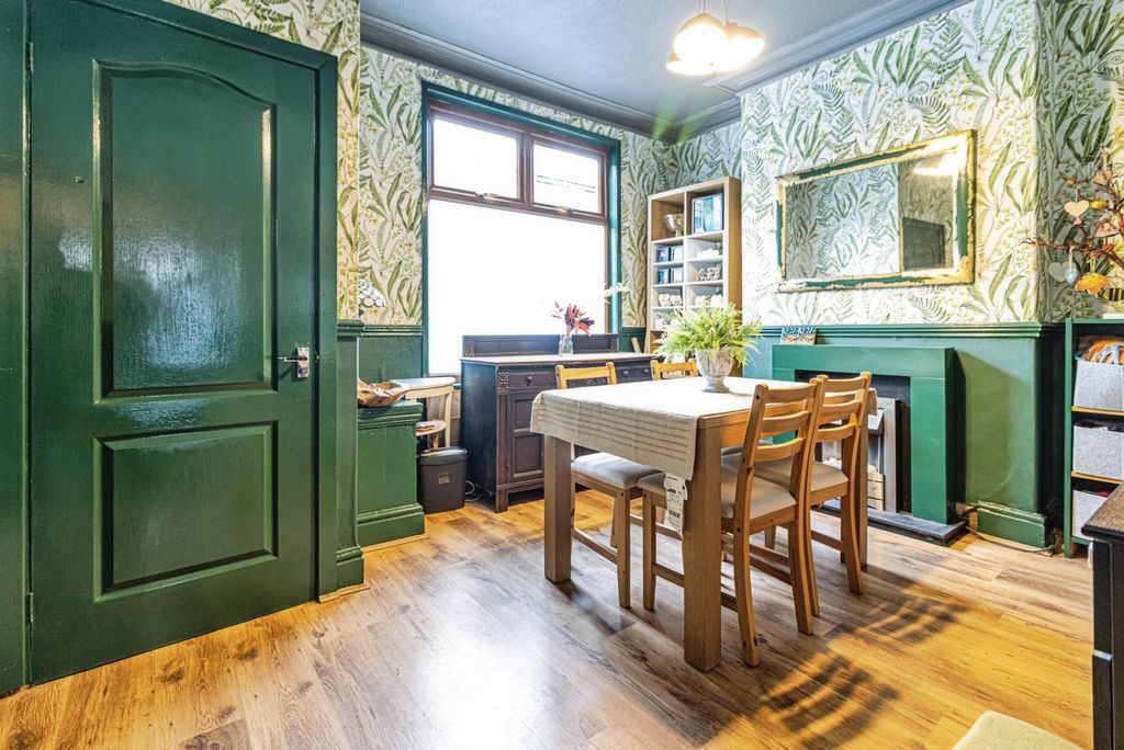 Property photo 3 of 8 Photo