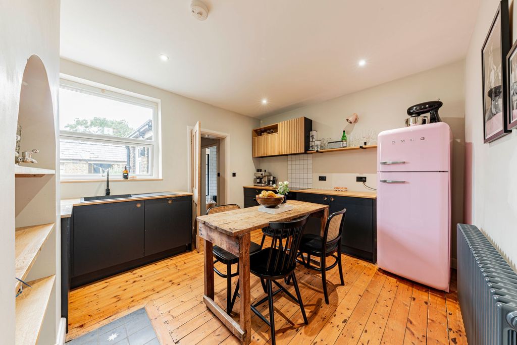 Property photo 2 of 36 Kitchen (2)