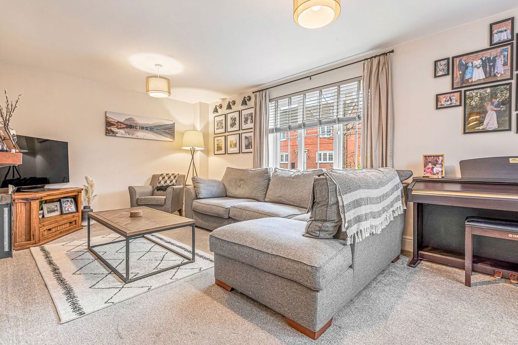 Property photo 2 of 21