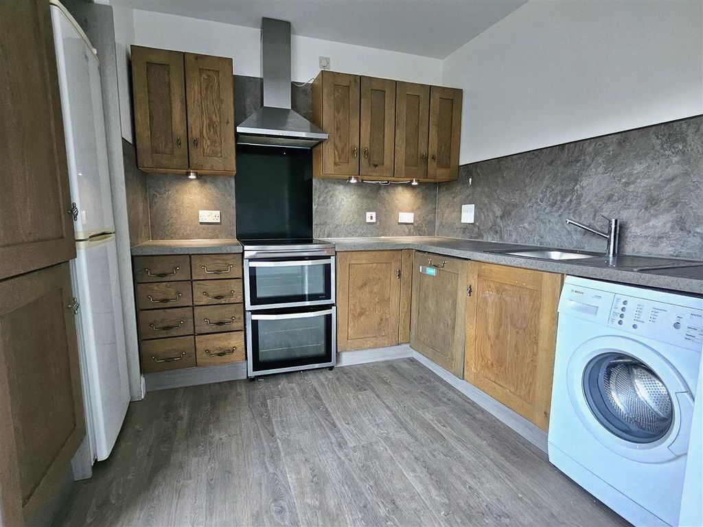 Property photo 2 of 12 Kitchen