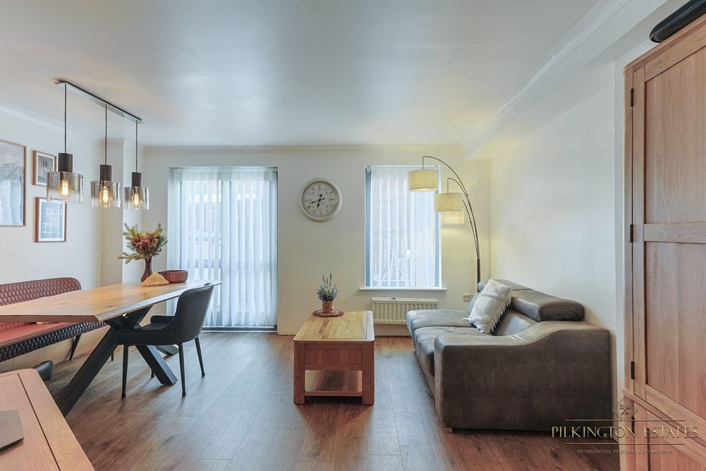 Property photo 2 of 18 4638563