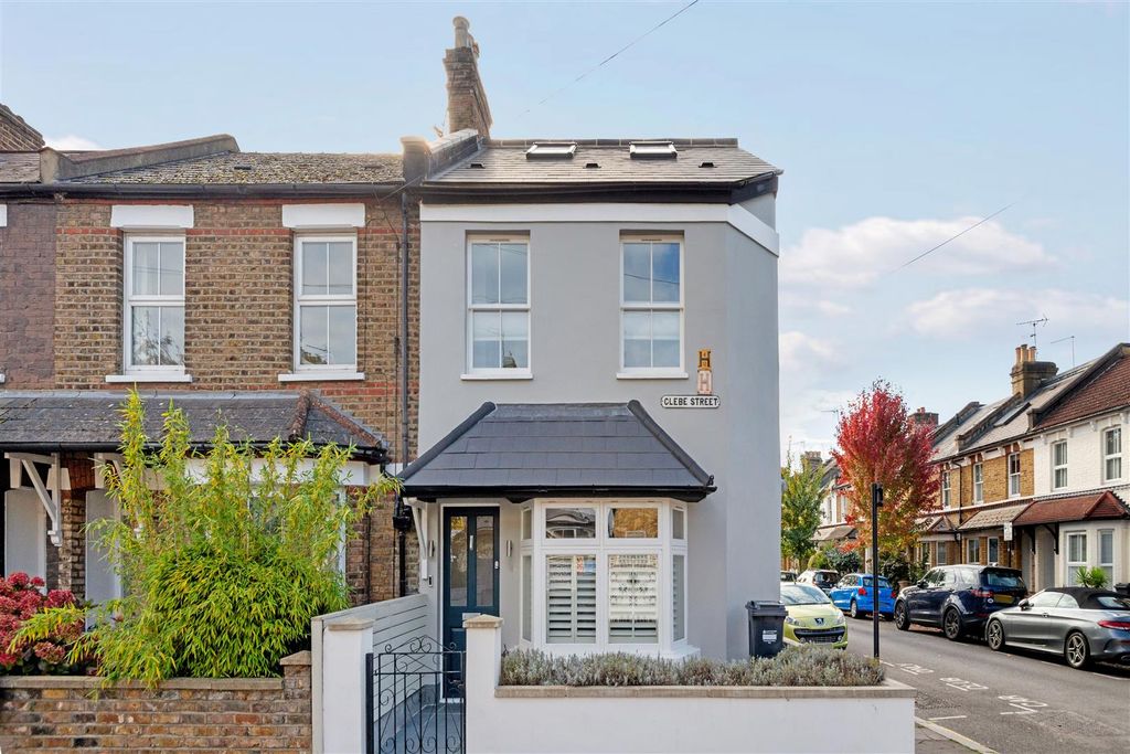 Property photo 1 of 15 For Sale - Glebe Street, W4