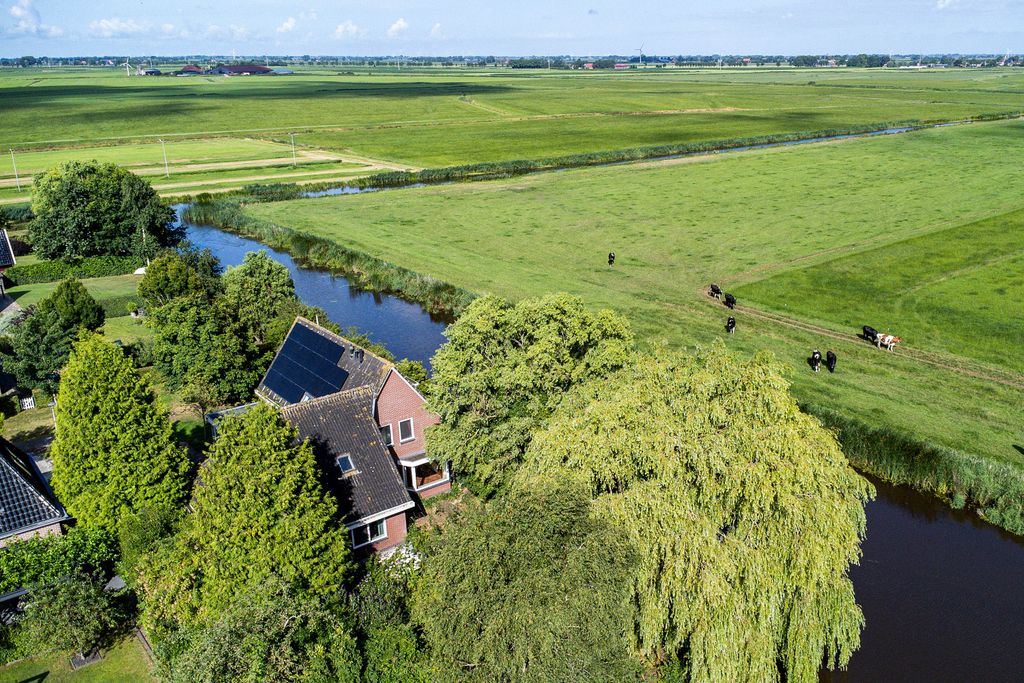 Property photo 2 of 45