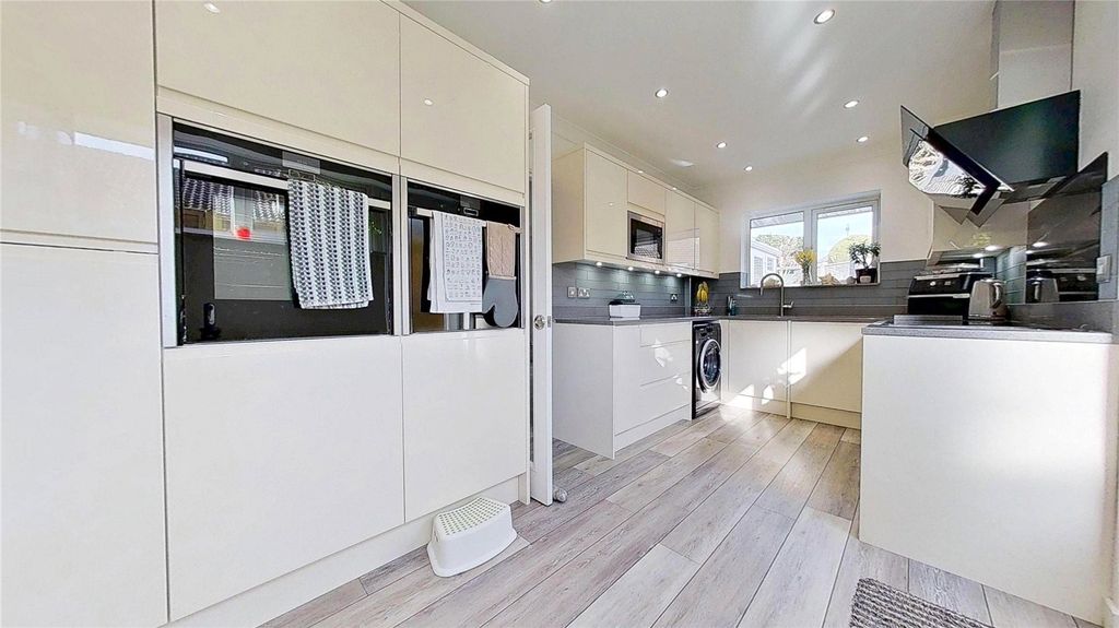 Property photo 3 of 15 Picture No. 02