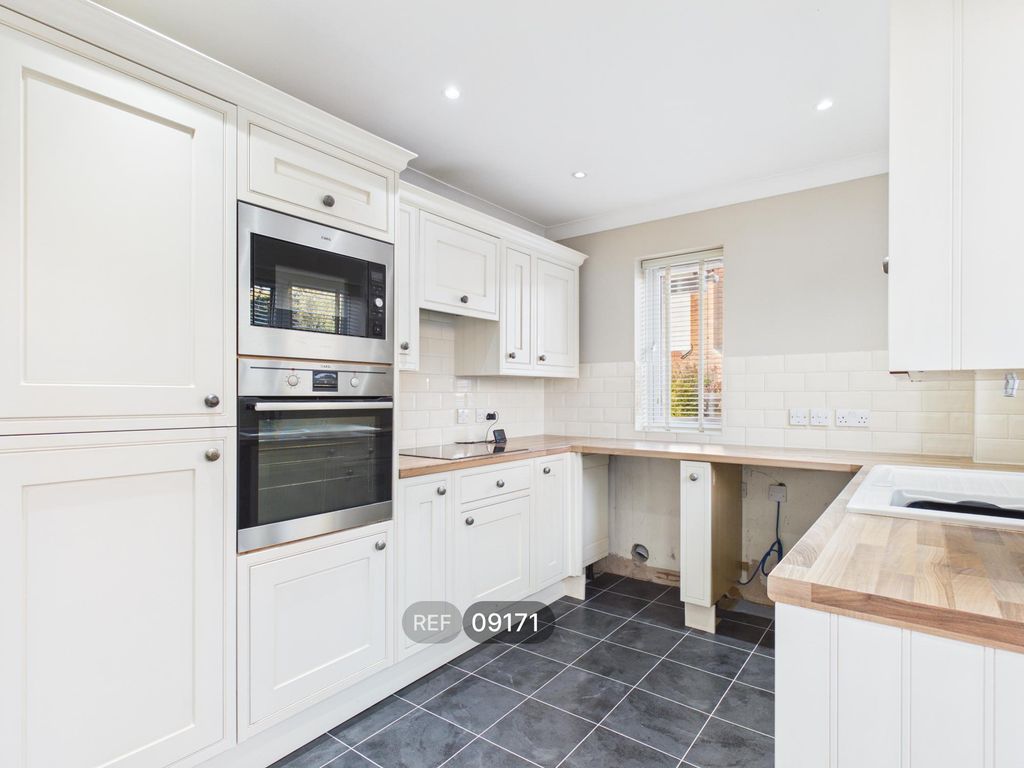 Property photo 2 of 17 Kitchen