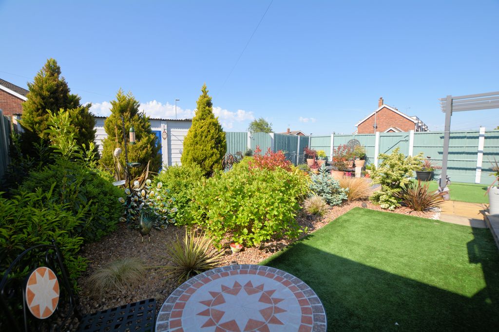 Property photo 2 of 16 Garden
