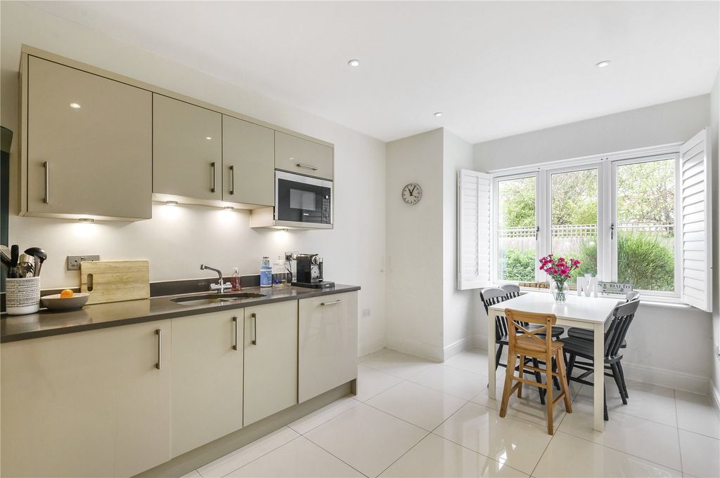 Property photo 3 of 11 Picture No. 10