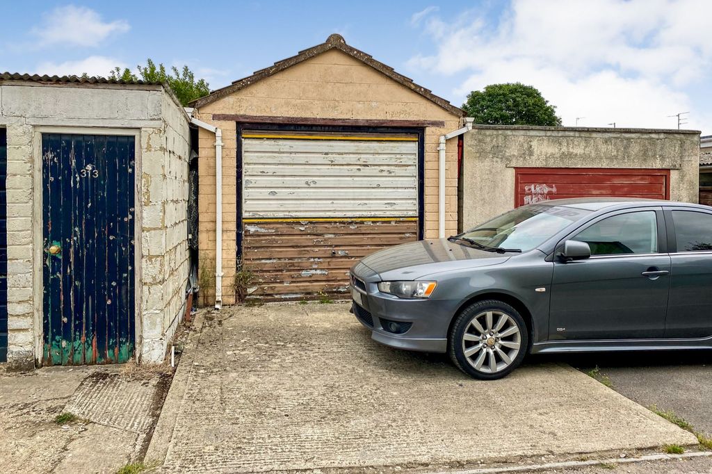 Property photo 2 of 2 311 Cheney Manor Road, Swindon, Sn2 2Pe