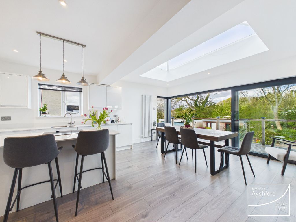 Property photo 2 of 28