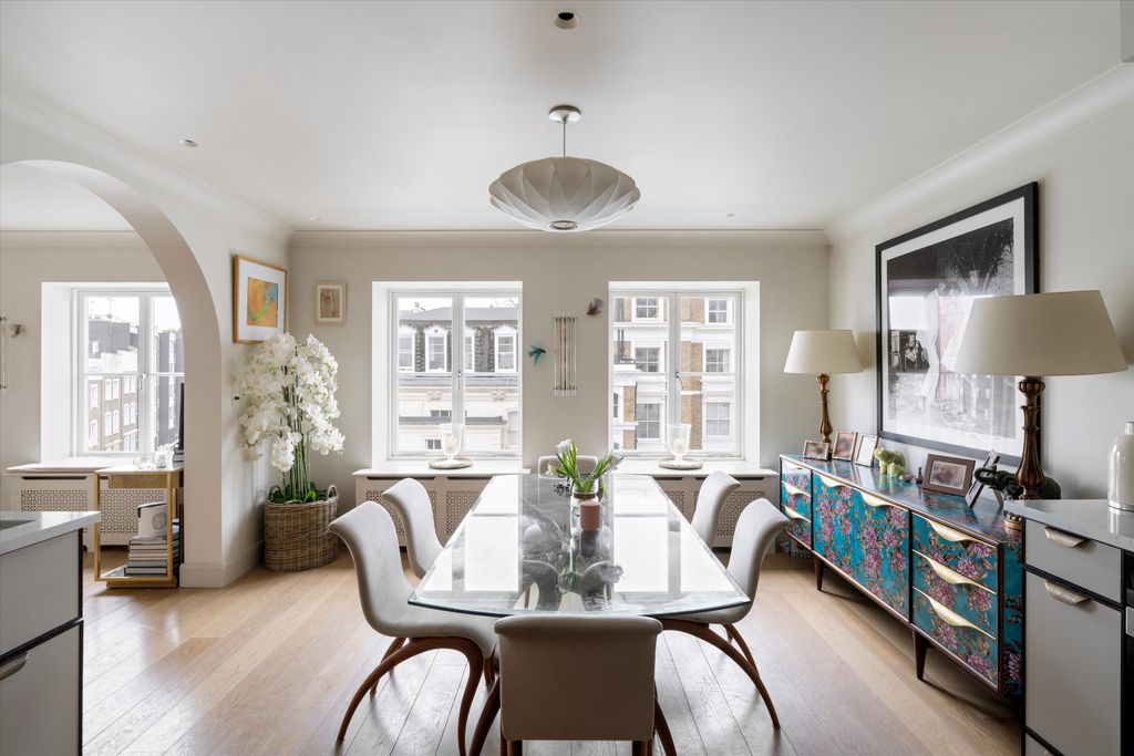 Property photo 2 of 17 Image