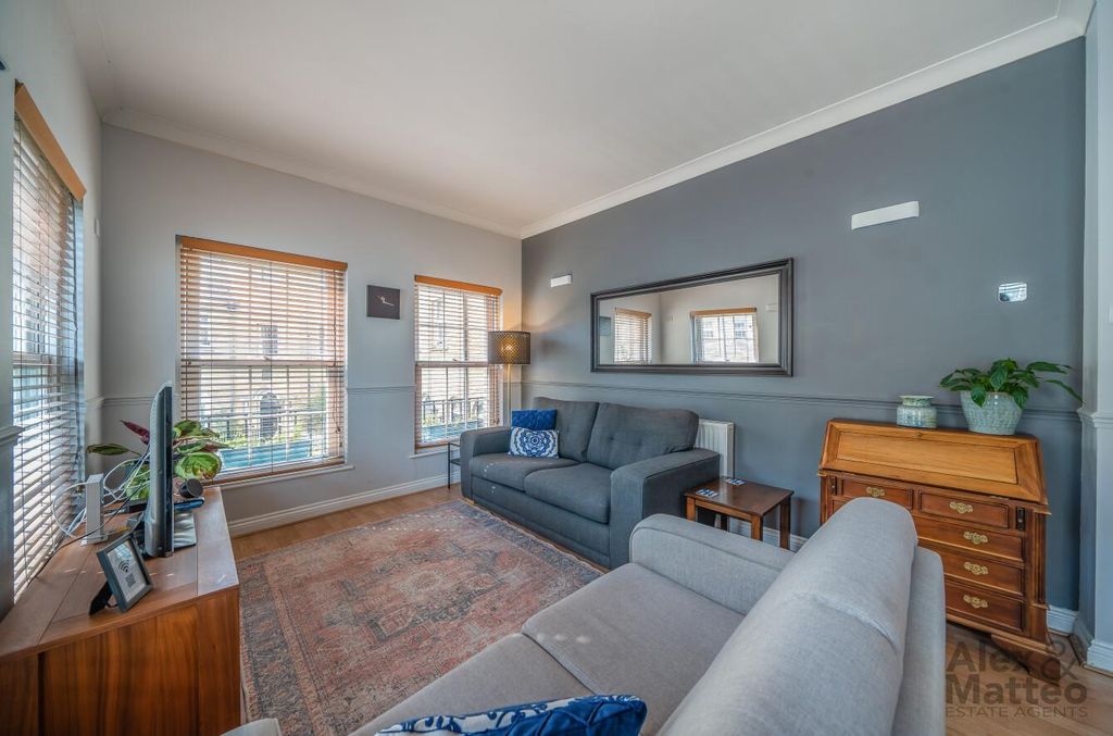 Property photo 1 of 19 William Square