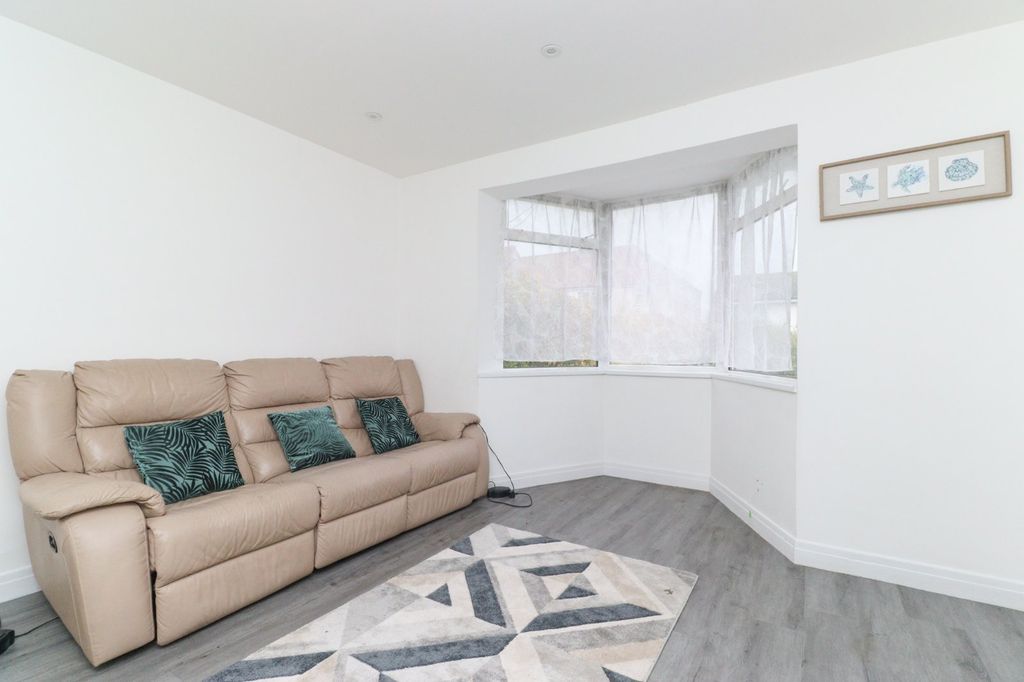 Property photo 2 of 12 Picture 2