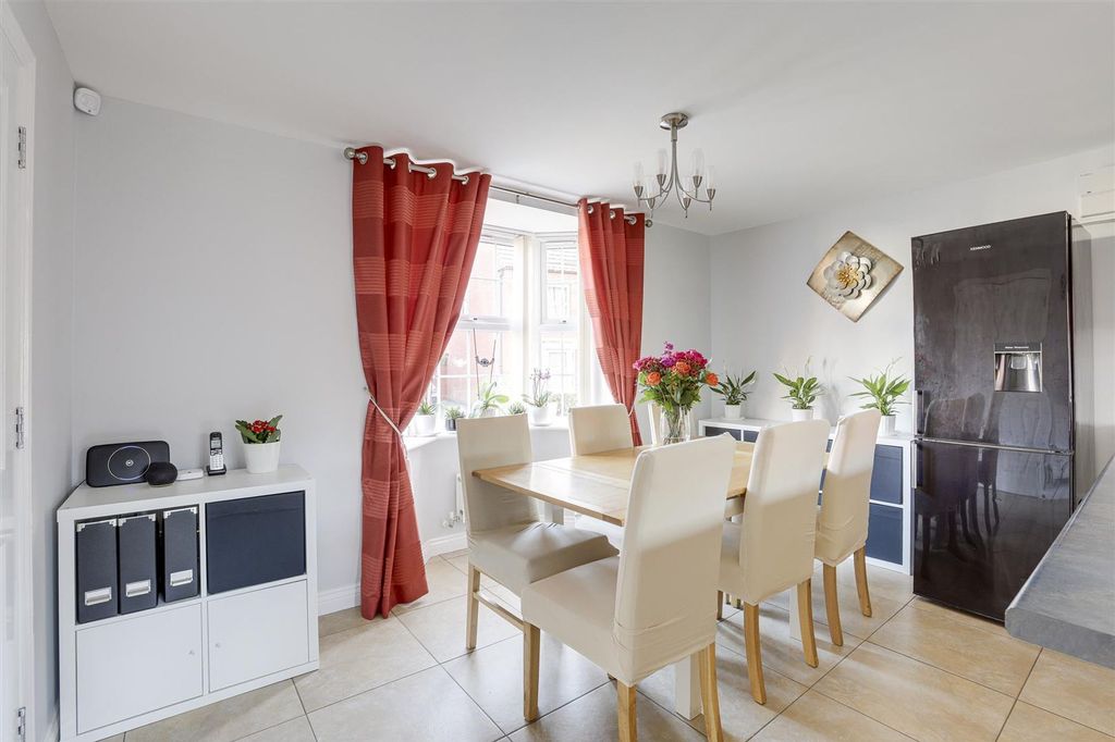 Property photo 3 of 33