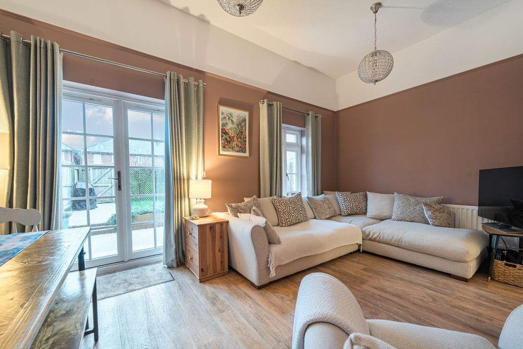 Property photo 3 of 23 1406886-10-697Baec39Ff4B