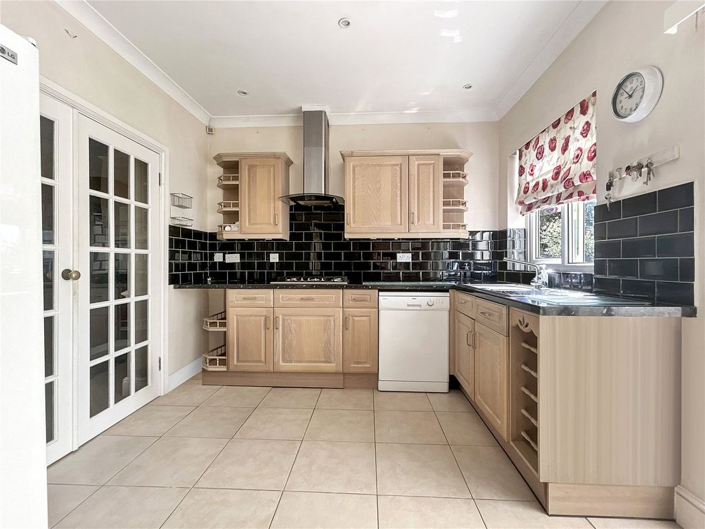 Property photo 2 of 36 Picture No. 22