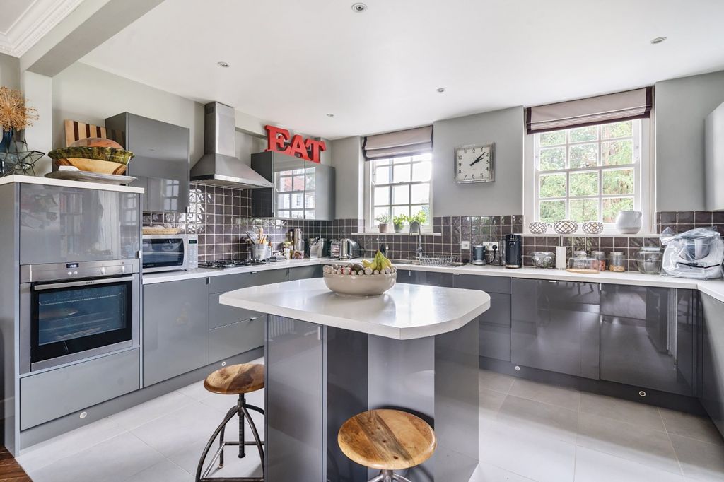 Property photo 3 of 14 Kitchen