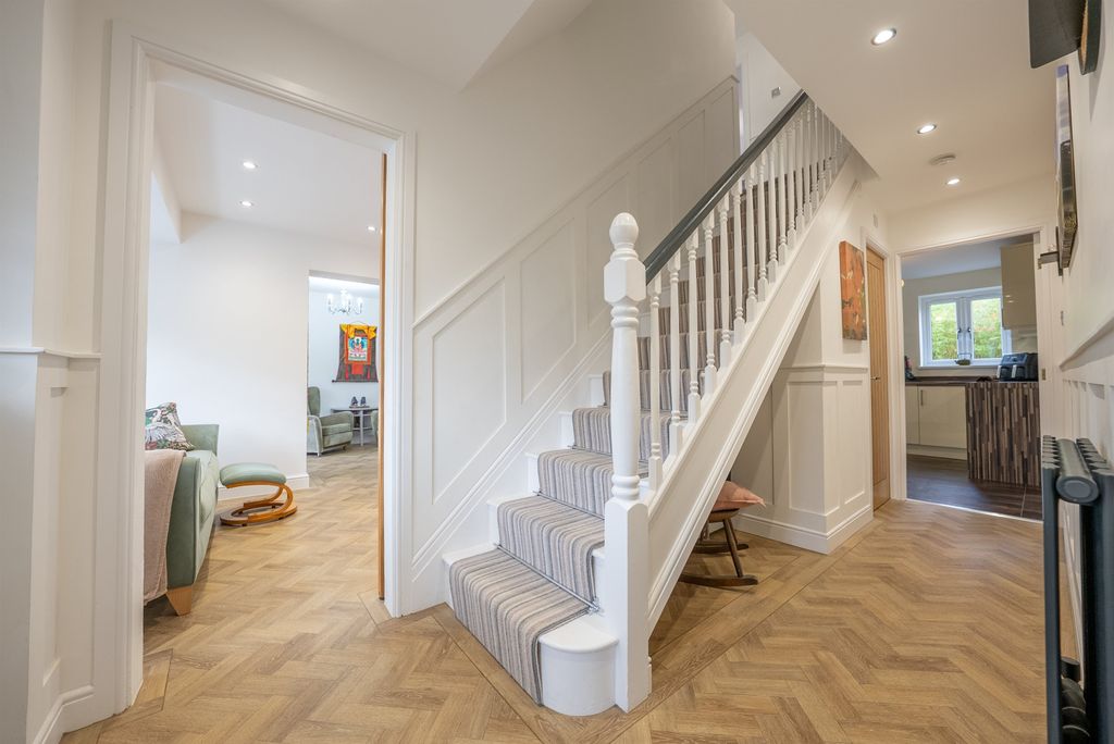 Property photo 3 of 25