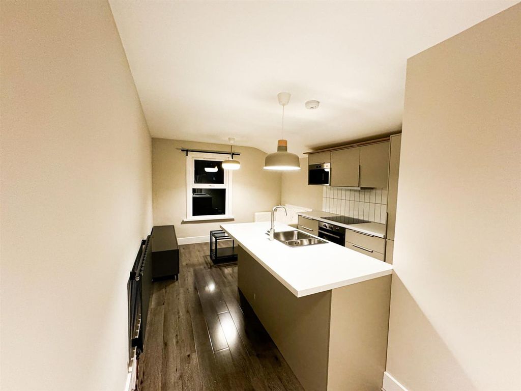 Property photo 1 of 16 Thorold Rd Ig1