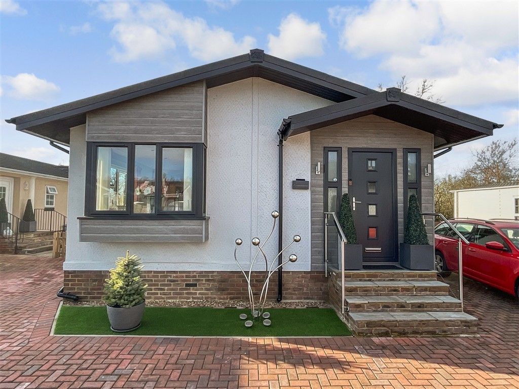 Property photo 3 of 10 Front