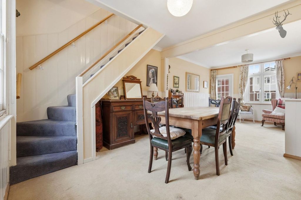Property photo 2 of 28