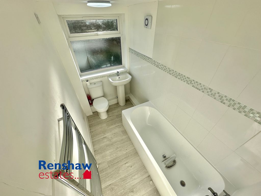 Property photo 3 of 15 Bath (1)