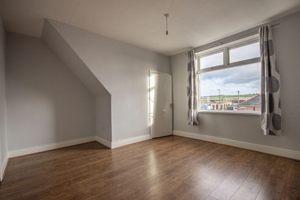 Property photo 3 of 13 4