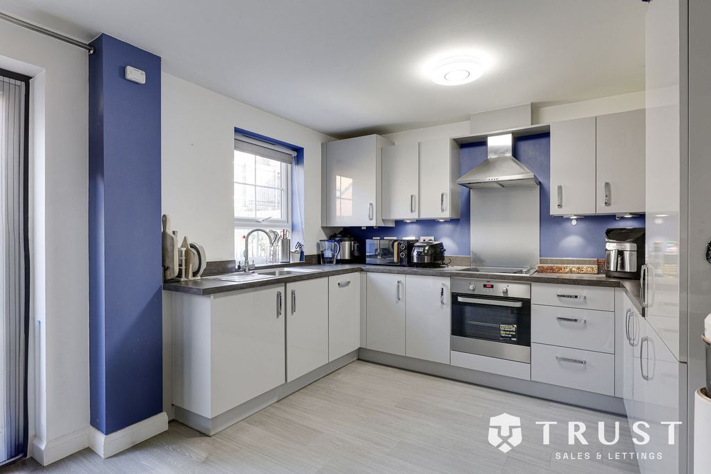 Property photo 2 of 22