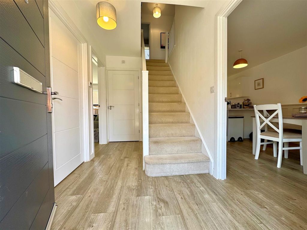 Property photo 3 of 16 Hallway.Jpg