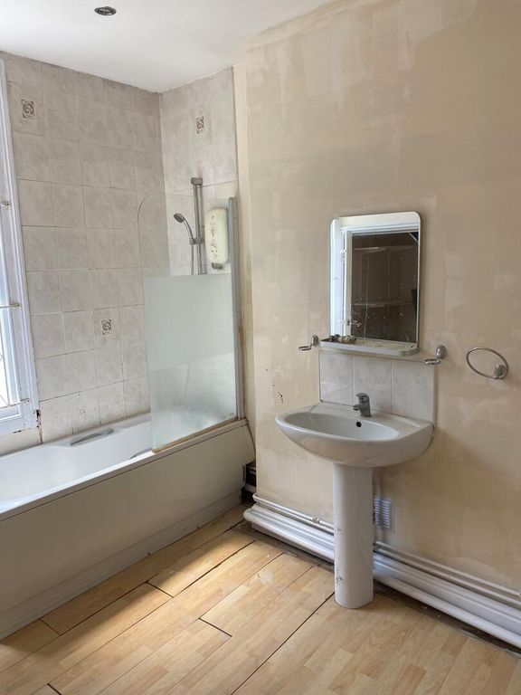 Property photo 3 of 4 Bathroom