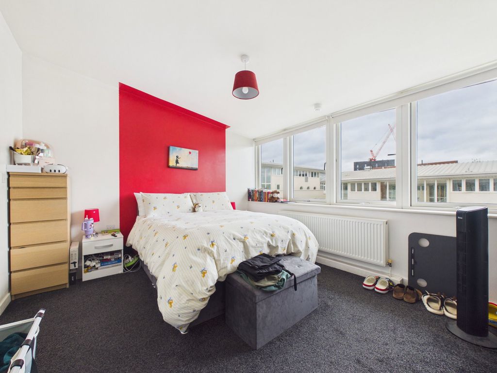 Property photo 3 of 44