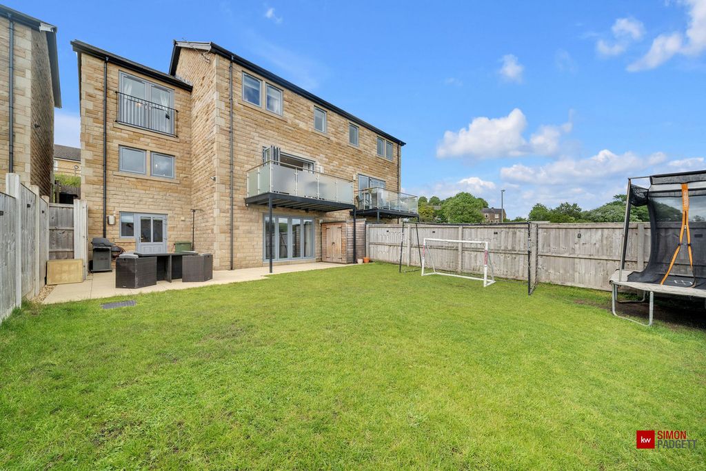 4 bed semi-detached house for saleDiamond Drive, Colne BB8