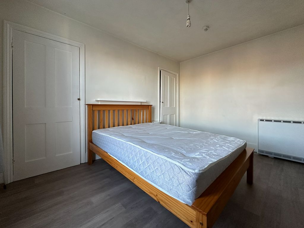 Property photo 3 of 8 Room